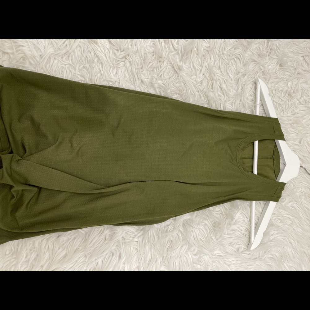 Lululemon-size 6- Tank top with tie in the back